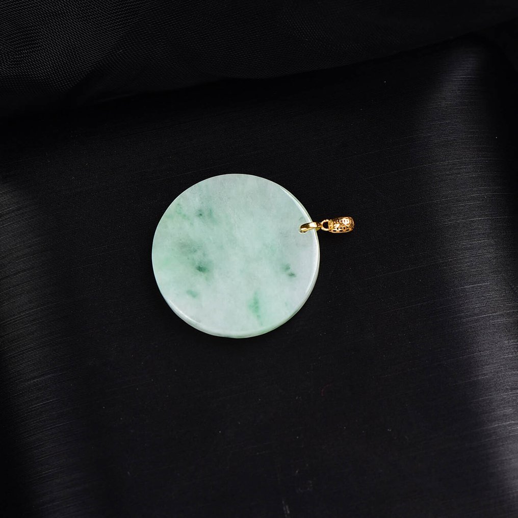 ALGT 认证——大型高端独家天然翡翠吊坠 艺术与自然优雅的完美融合- 2.67 g #3.2