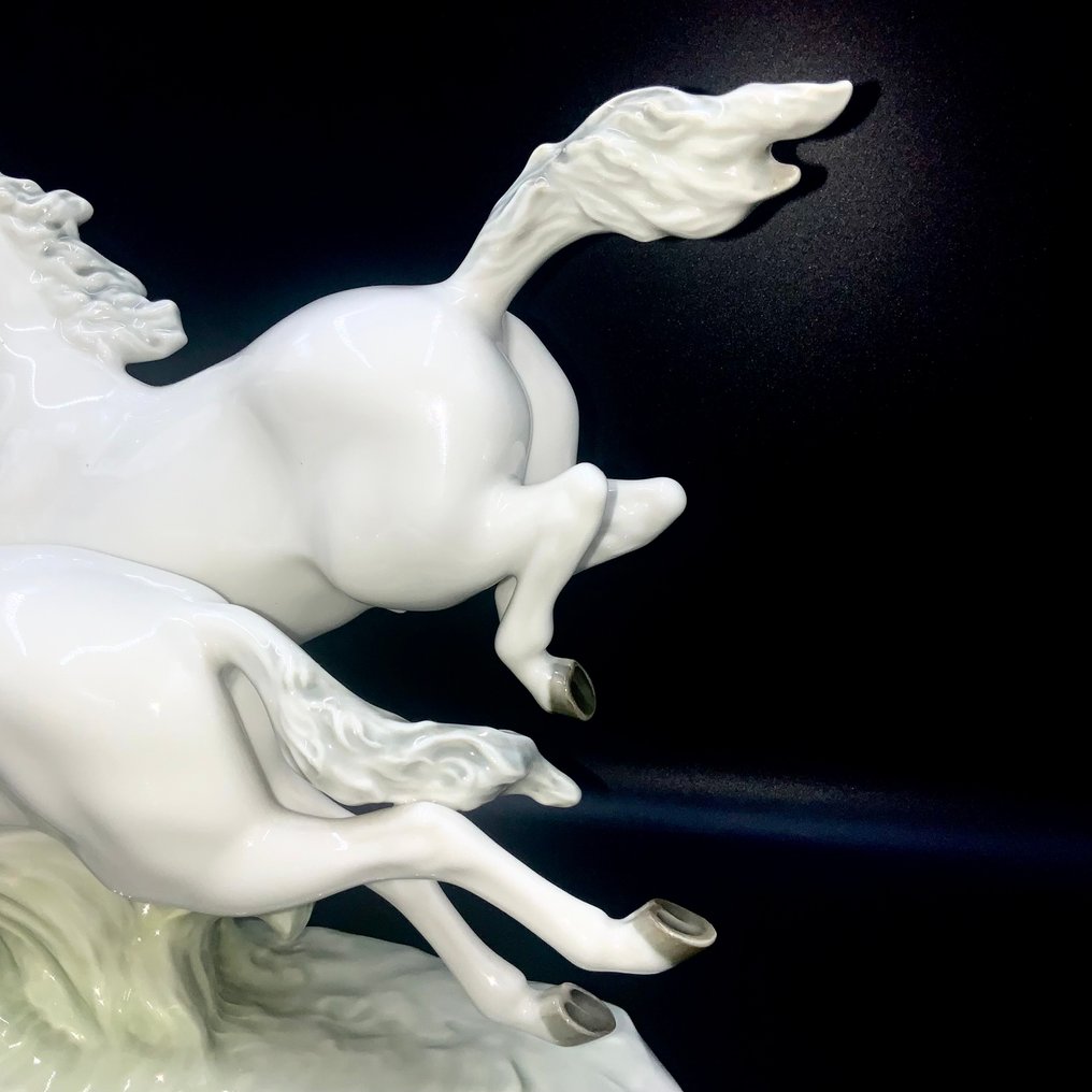 Max Hermann Fritz - Hutschenreuther Art Department - "In Freedom" (40 cm) - ca 1970 - Αγαλματίδιο - Πορσελάνη #2.1