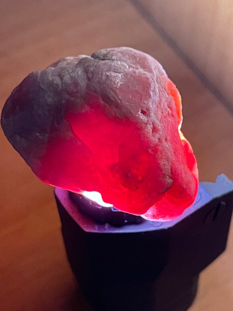 Ruby Rough. 197 Cts. Huge Mozambique Ruby Crystal. %100 Natural - Height: 39 mm - Width: 30 mm- 39.4 g #2.1