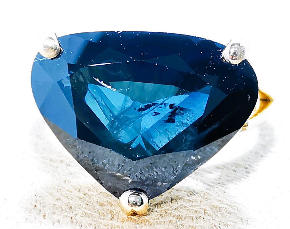 Ring - 18 kt Gelbgold, Zafiro 8,12 ct IGE 5,17 g -  8.12ct. tw. Saphir - Diamant - THAILAND #1.0