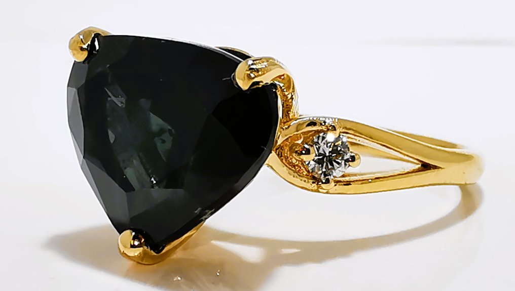 Ring - 18 kt Gelbgold, Zafiro 8,12 ct IGE 5,17 g -  8.12ct. tw. Saphir - Diamant - THAILAND #3.2