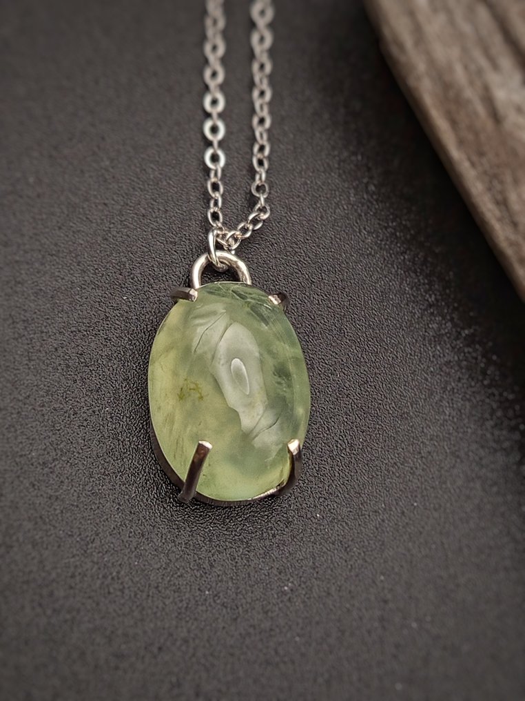 Jewelry 'Prato d'Iralnda,' unique and handcrafted in 925 silver with top-quality Prehnite. - Height: 23 mm - Width: 18 mm- 6.1 g - (1) #4.3