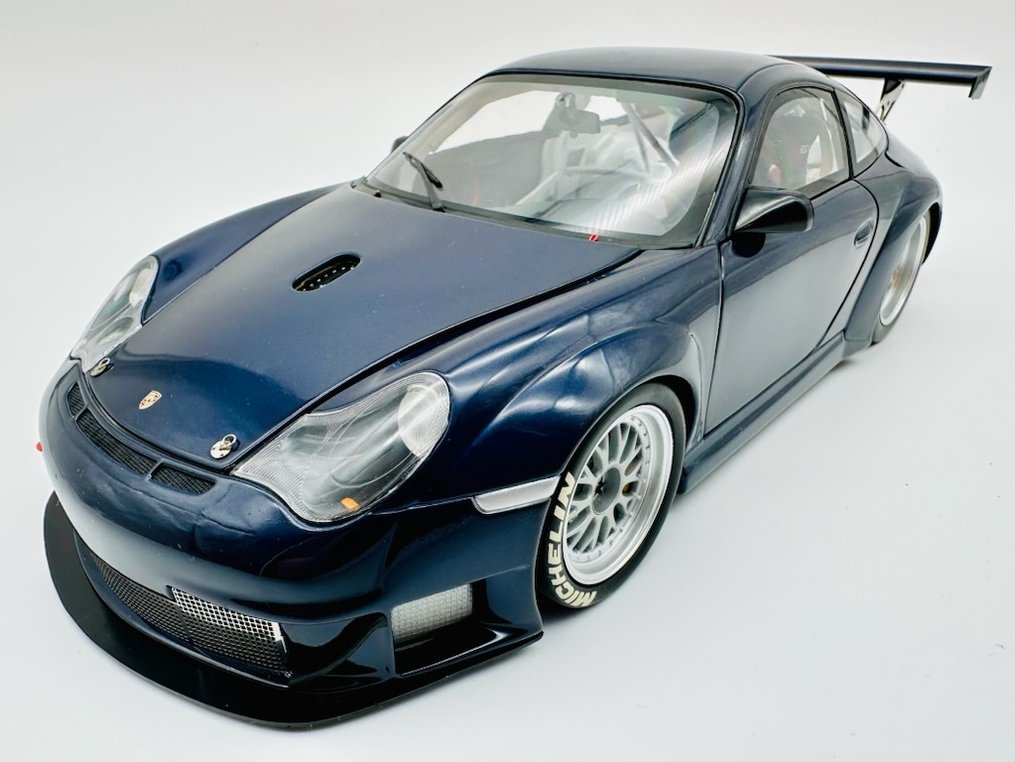 レア！PMAミニチャンプス 1/18 ポルシェ911 GT3 RSR（2004） 2004 Porsche 911 GT3 RSR 1/18 Orange MiniChamps 1:18 - Model car