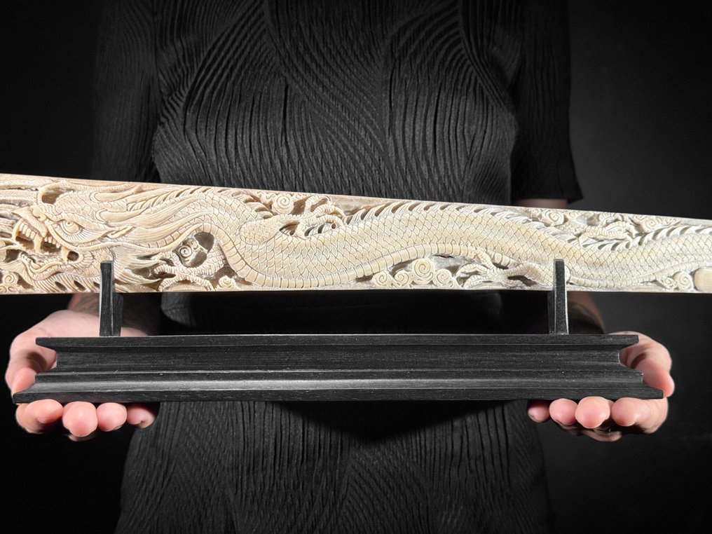 NO RESERVE PRICE - Stunning Large, patinated hand carved Swordfish bill - Dragon Phoenix Motif- Rostrum - Xiphias Gladius - 14 cm - 90 cm - 6 cm- Non-CITES species - (1) #3.2