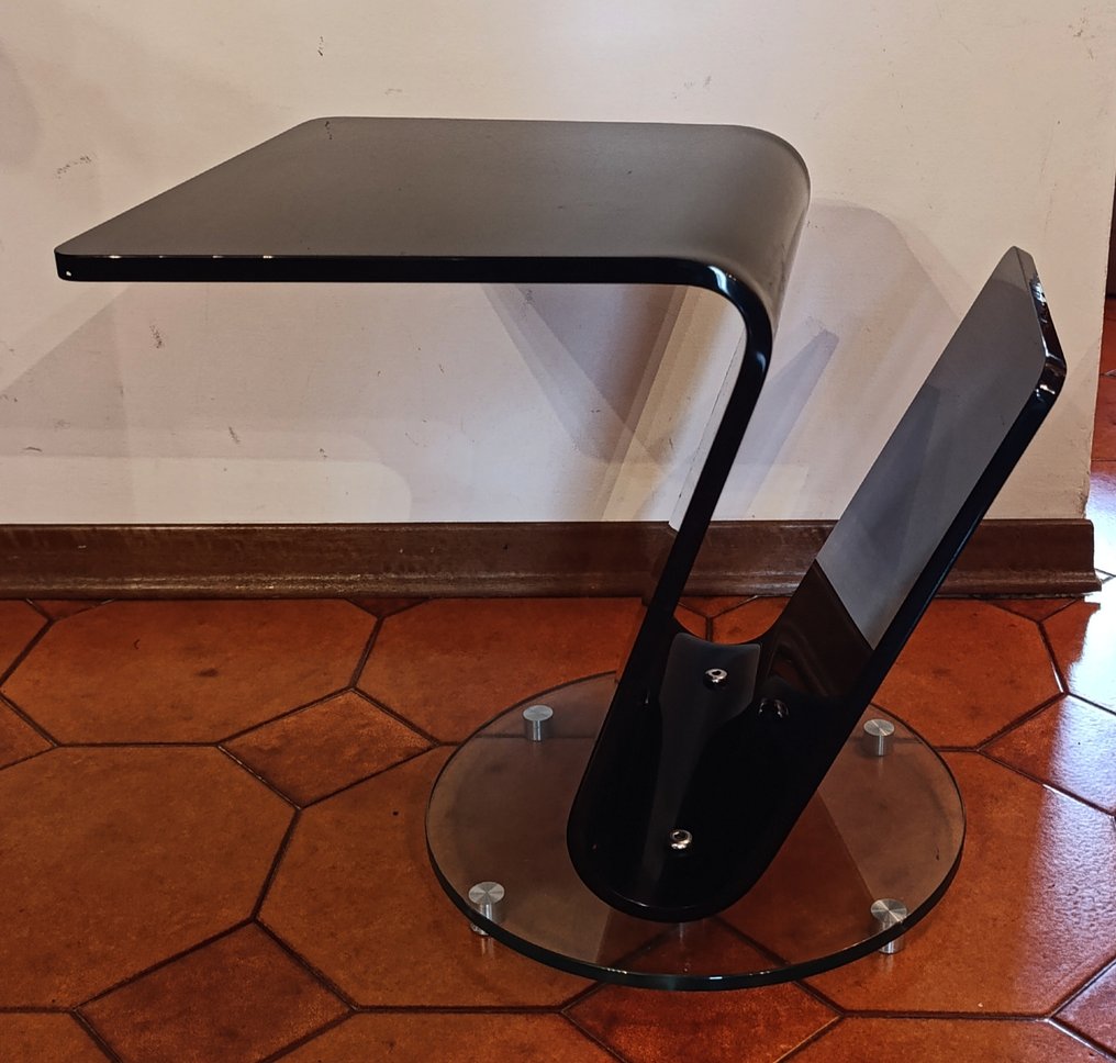 边桌 - 丙烯酸玻璃 #1.0