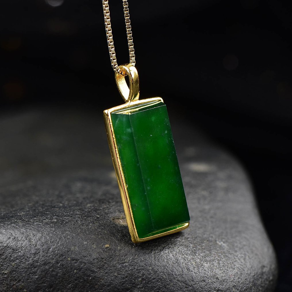 ALGT认证 - 高度专属的自然翡翠吊坠 大地上的一份清晰宝藏- 3.33 g #4.3