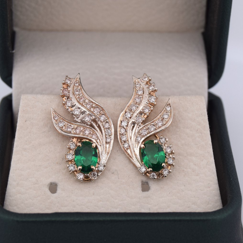 Ingen reservasjonspris - Øredobber - 9 karat Rosegull -  2.70ct. tw. Smaragd - Diamant #1.0