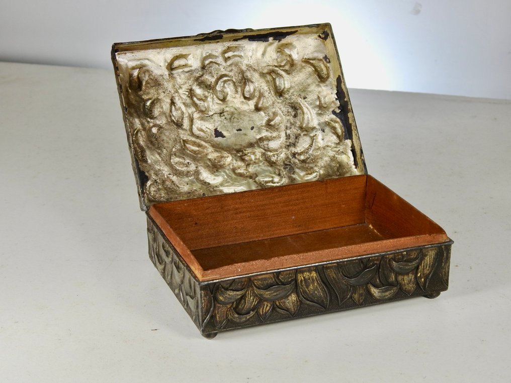 盒 - 青铜、钢和木质贴面 #3.2