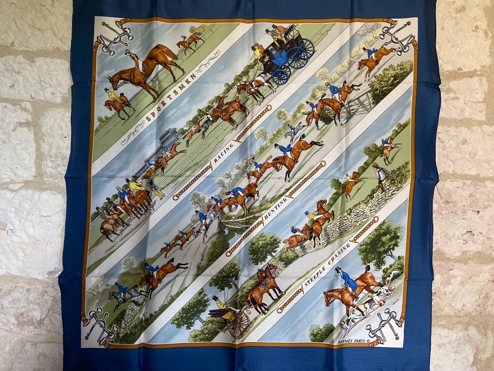 Hermès - " Sportsmen Rasing Hunting Steeple Chassing " par Pilippe Ledoux 1973 Original Issue - Sciarpa #1.0