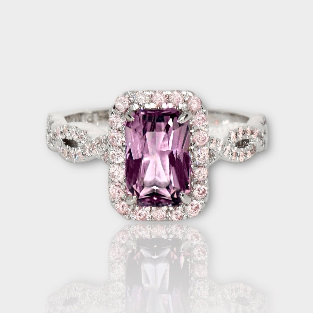 Ingen reservasjonspris - Ring - 14 karat Hvitt gull, IGI 1,65 ct Uoppvarmet intens lilla - 2.10ct. tw. Spinell - Diamant #1.0