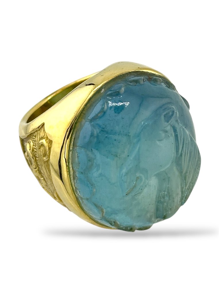 Δαχτυλίδι - 18 καράτια Κίτρινο χρυσό, Δαχτυλίδι από 18K χρυσό με μεγάλο ανοιχτό μπλε άλογο χαραγμένο σε ακουαμαρίνα Ακουαμαρίνης #2.1