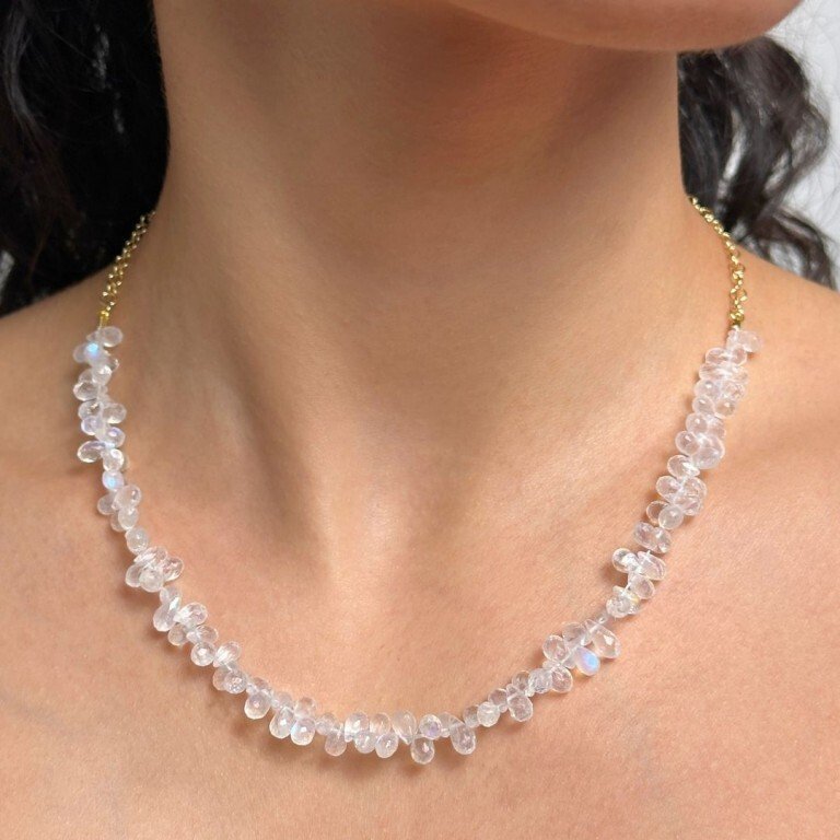 天然白色拉布拉多石项链,约50克拉,水滴形布里奥莱特切割。 镶链环链,925‰镀金银马蹄扣闭合,ø 3.5/4 毫米,长度44厘米。- 63 g - (1) #1.0