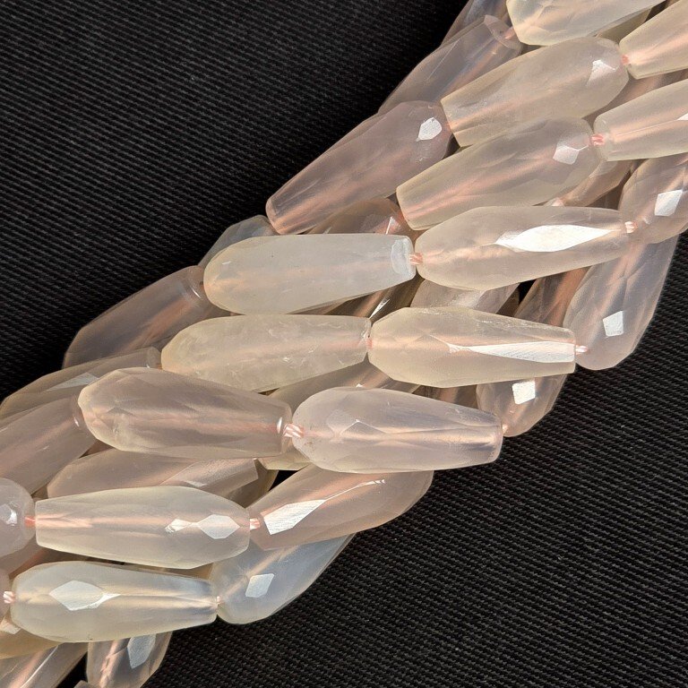 Lot composé de 10 fils de calcédoine rose multicolore naturelle. découpe en goutte briolette, Ø 16x6,5 mm environ, 39 cm- 250 g - (1) #4.3