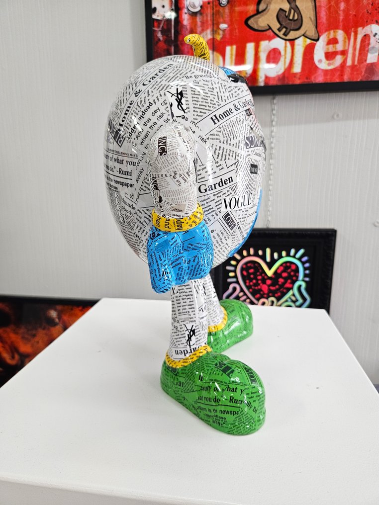 Patryk Konrad - M&M's Vogue resin sculpture - limited edition #4.3