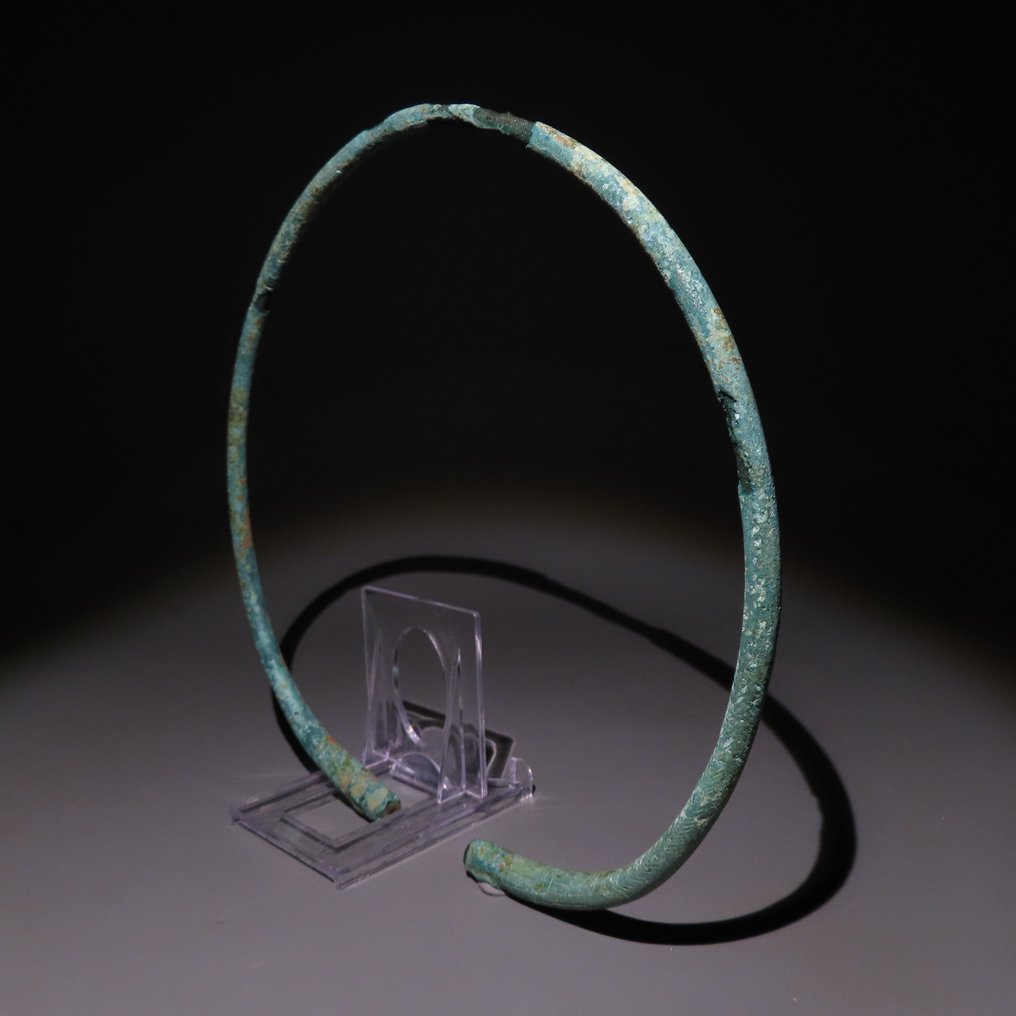 古希臘，邁錫尼 青銅色 扭矩。公元前第一千年。长度18.5厘米。  (沒有保留價) #2.1