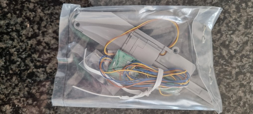 Viessmann H0 - 4568 - Model train (13) - 13 switch decoders with motors #4.3