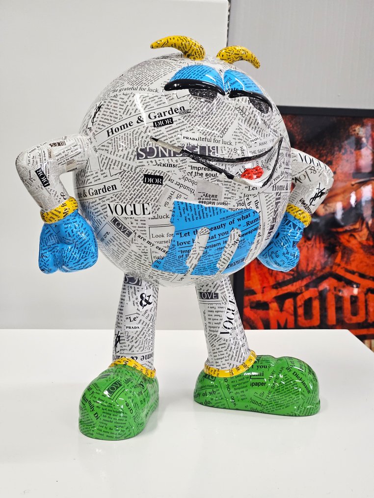 Patryk Konrad - M&M's Vogue resin sculpture - limited edition #1.0