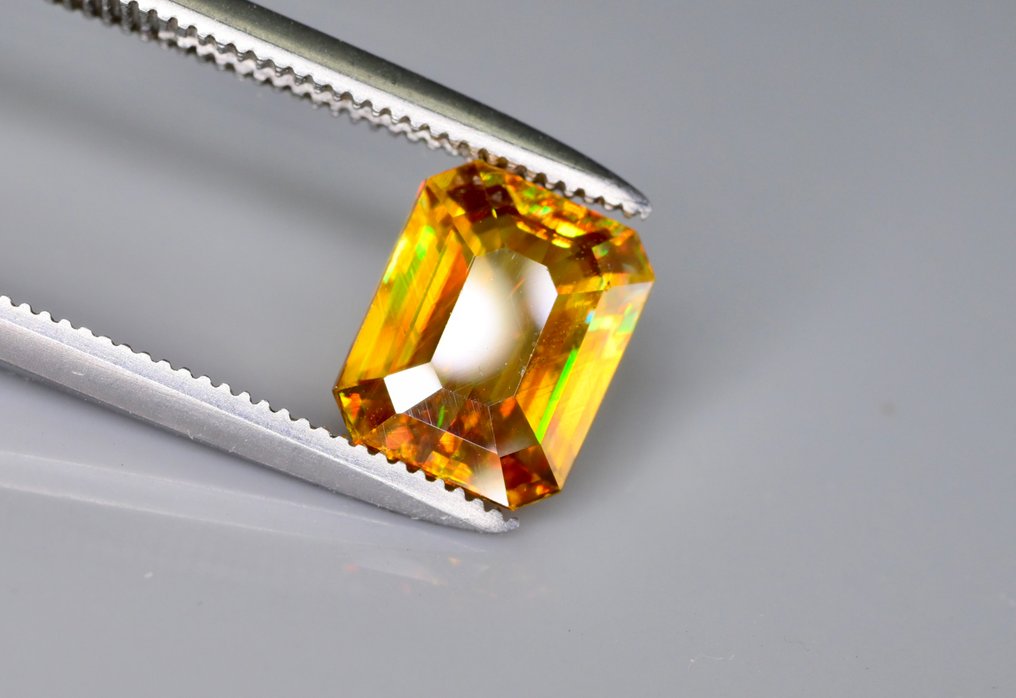 1 pcs Galben, Portocaliu Sphene - 2.05 ct - Asociația internațională de pietre prețioase colorate (ICA GemLab) - Full Of Fire Sphene #1.0