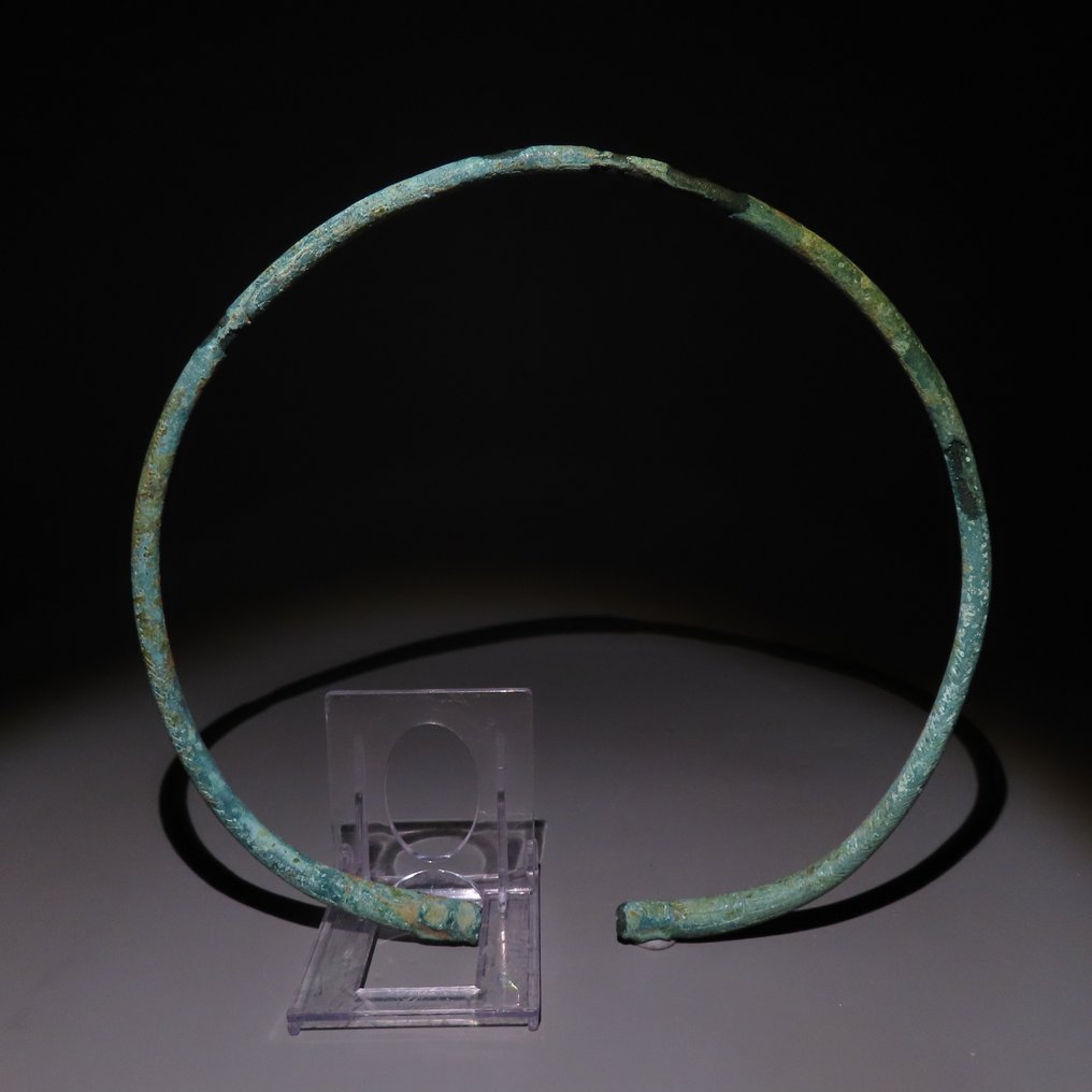 古希臘，邁錫尼 青銅色 扭矩。公元前第一千年。长度18.5厘米。  (沒有保留價) #1.0