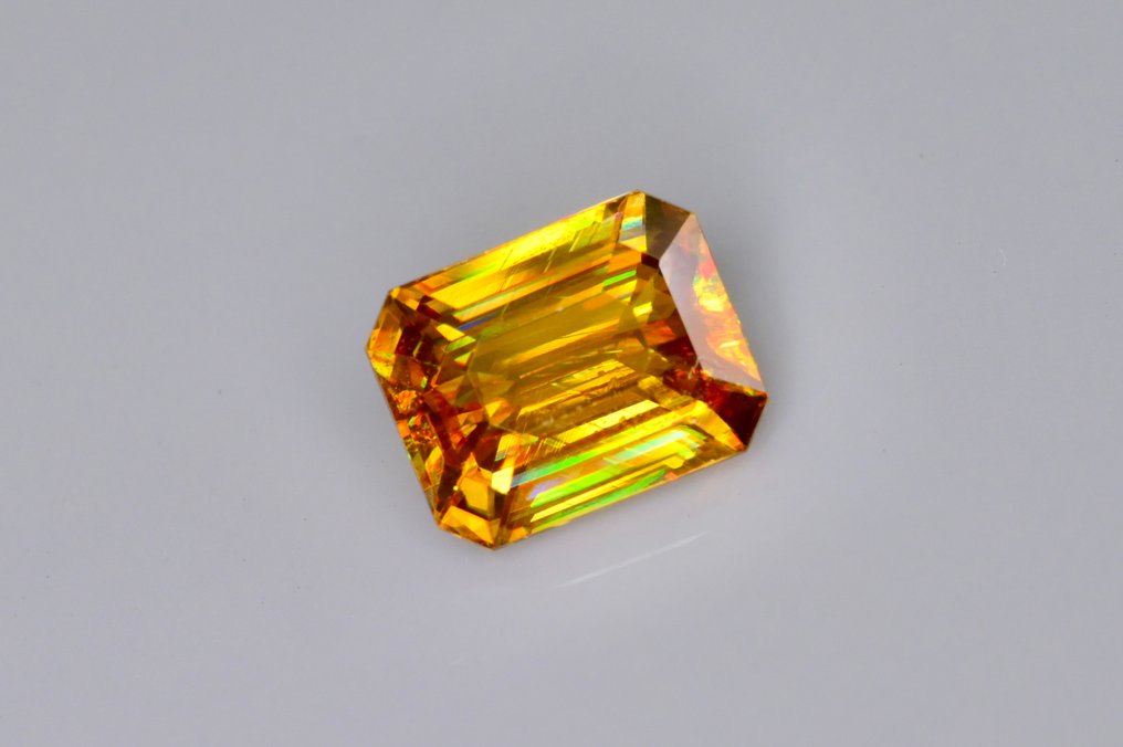 1 pcs Galben, Portocaliu Sphene - 2.05 ct - Asociația internațională de pietre prețioase colorate (ICA GemLab) - Full Of Fire Sphene #3.2