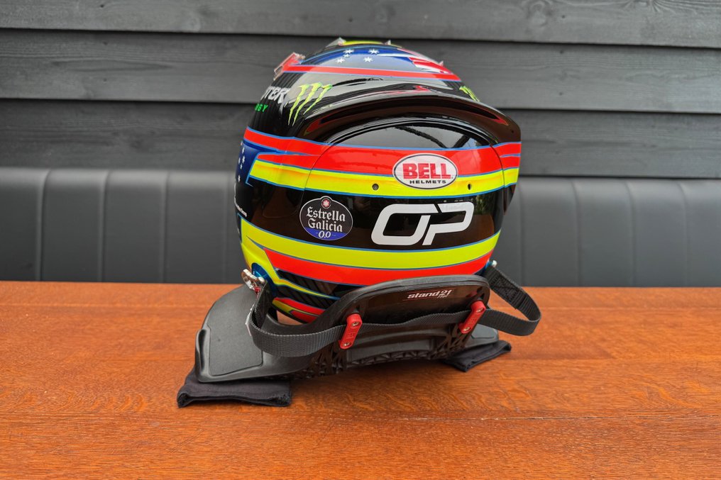 Mclaren - Oscar Piastri - 2025 - Replica helmet with HANS (Head and Neck Support) #4.3
