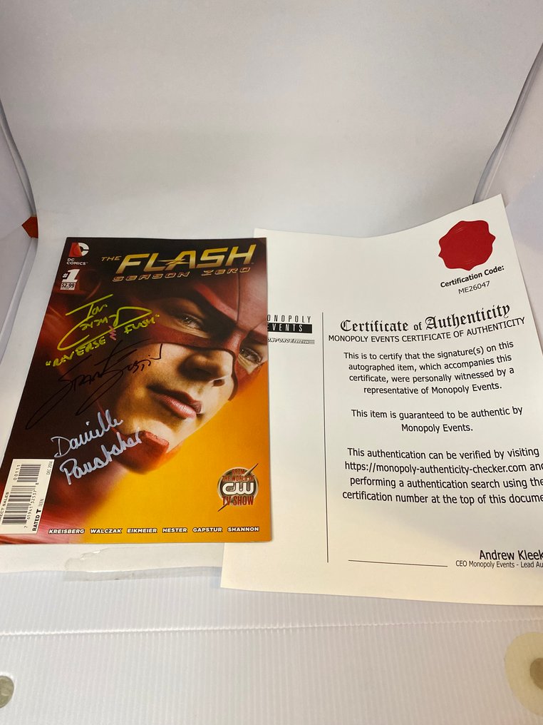 The Flash - Grant Gustin, Tom Cavanahg, Danielle Panabaker - DC Comics #1.0