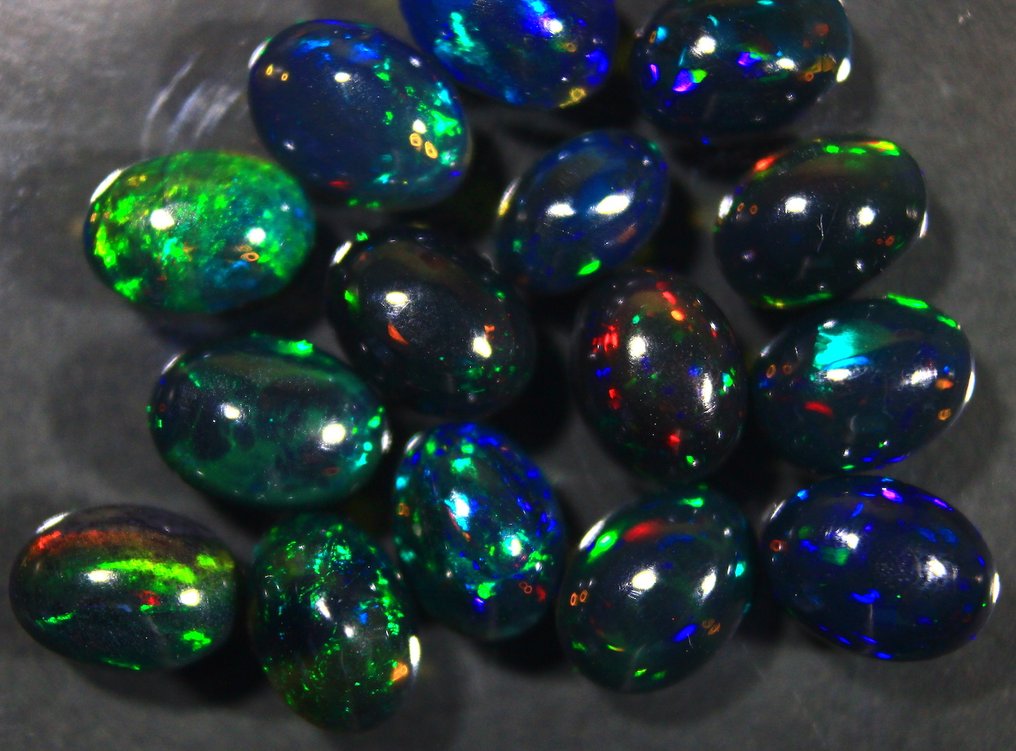 Ct. 7.30 天然埃塞俄比亚黑欧泊 弧面形 - 高度: 7 mm - 宽度: 5 mm- 1.46 g #3.2