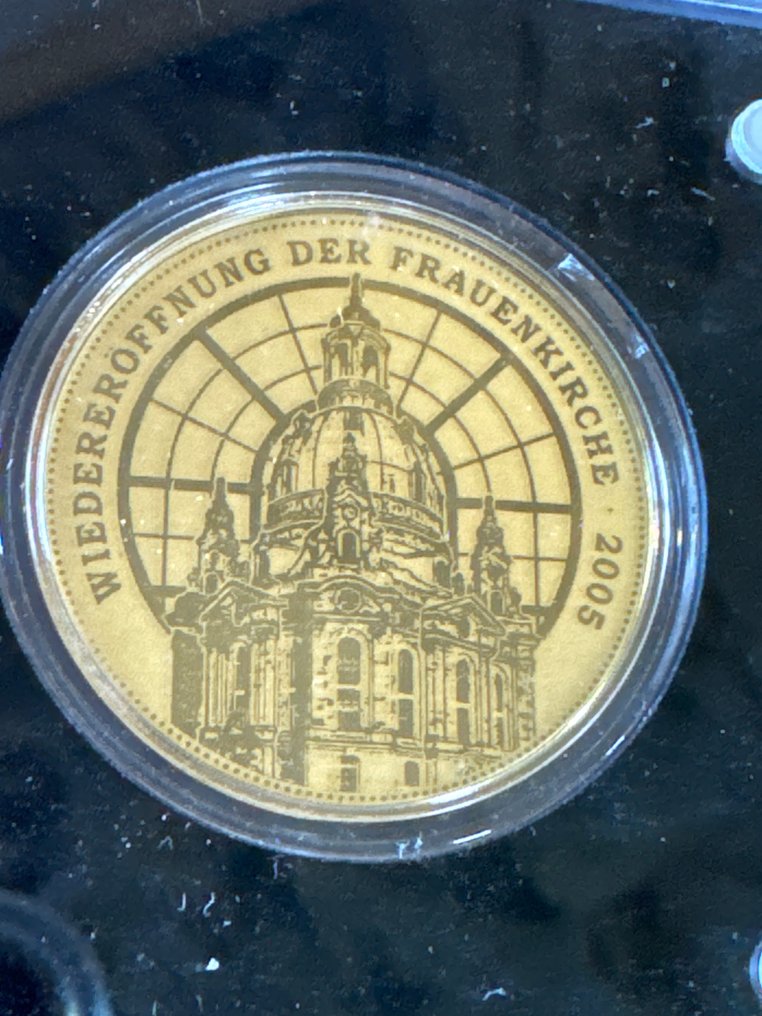 World. Gold bar Frauenkirche Dresden Wiedereröffnung - 1/200 oz (.999)  (No reserve price) #1.0