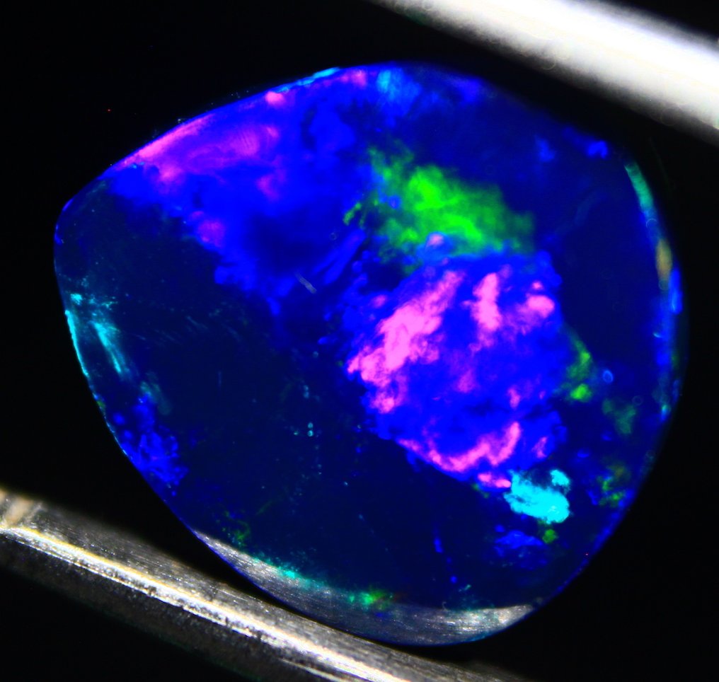 Ct. 4.60 φυσικός αιθιοπικός μαύρος όπαλος. Καμπουσόν - Ύψος: 12 mm - Πλάτος: 11 mm- 0.92 g #3.2