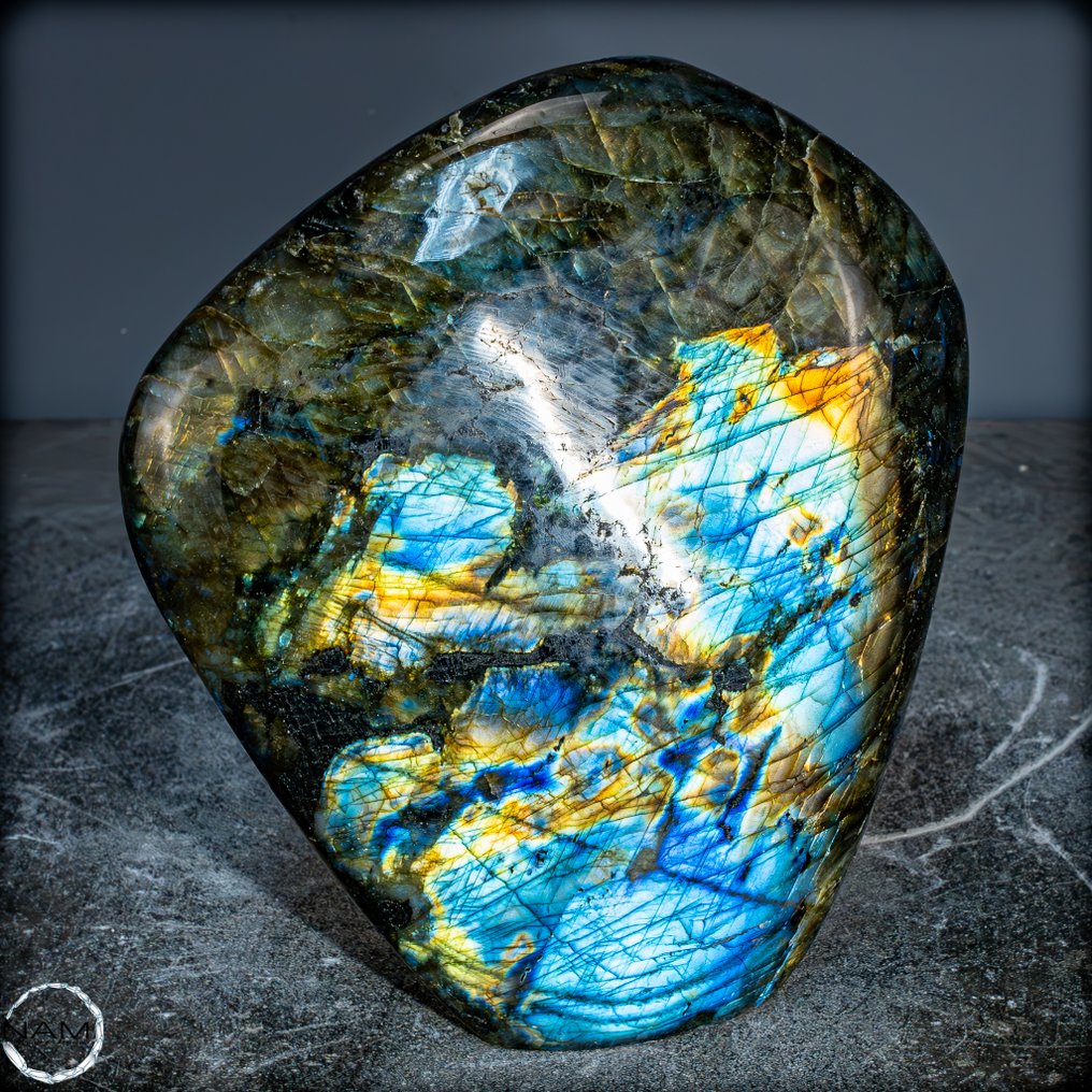 Φυσικός λαβραδορίτης από Μαδαγασκάρη Απλό φάσμα χρωμάτων της φύσης.- 3273.51 g #1.0