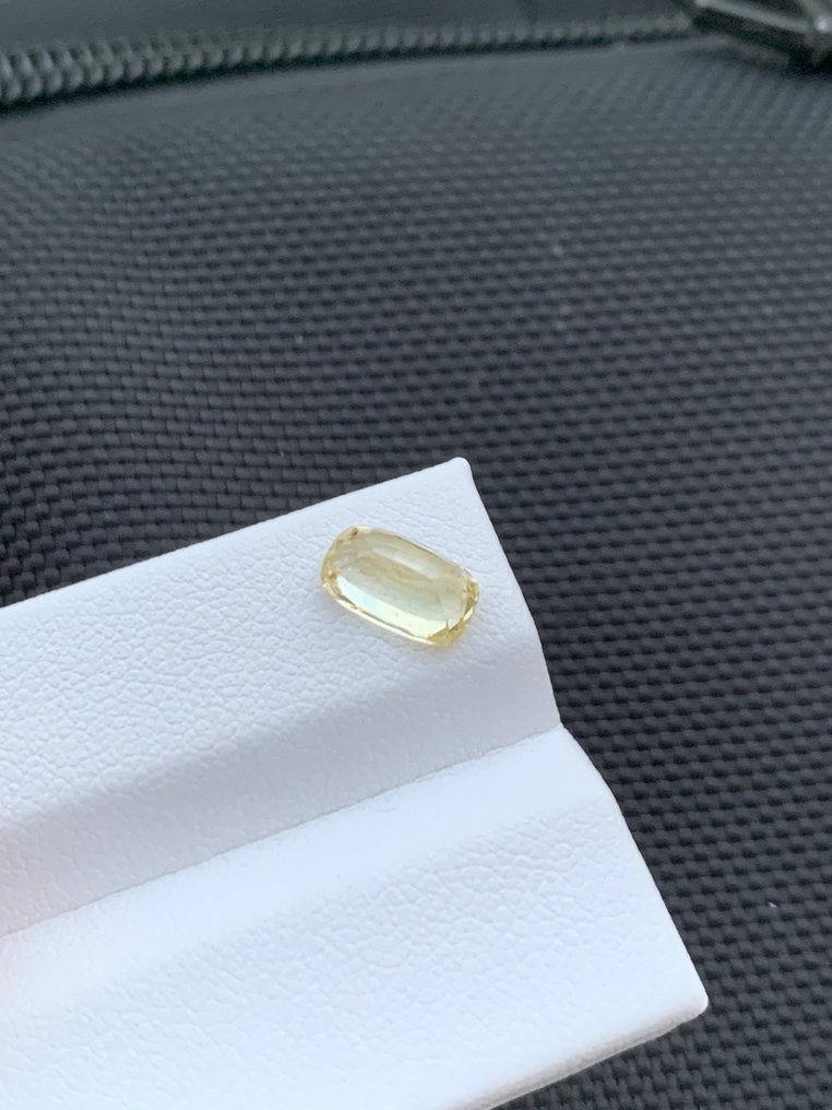 Zonder minimumprijs - 1 pcs Geel Saffier - 1.96 ct - nternational Colored Gemstone Association (ICA GemLab) #2.1