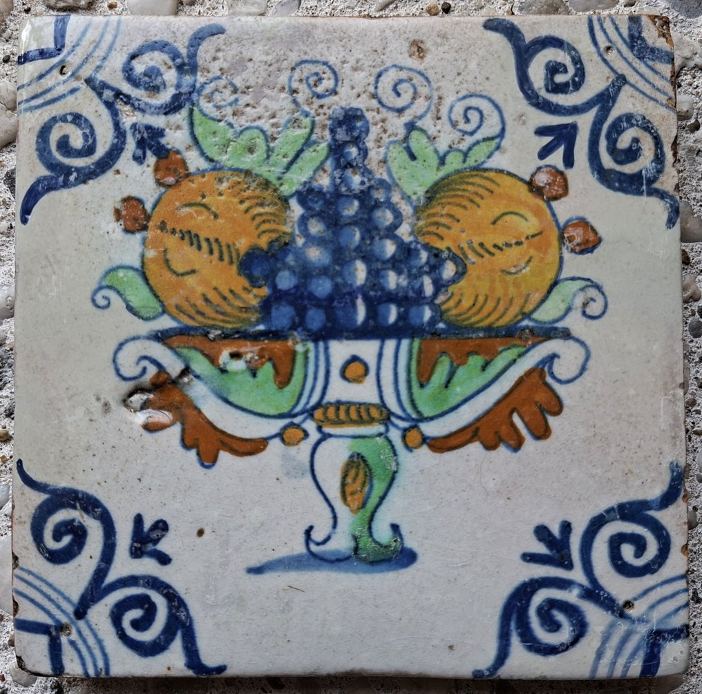  Πλακάκι - Αρχαίο πλακάκι με πιατέλα φρούτων. - 1600-1650  #3.2