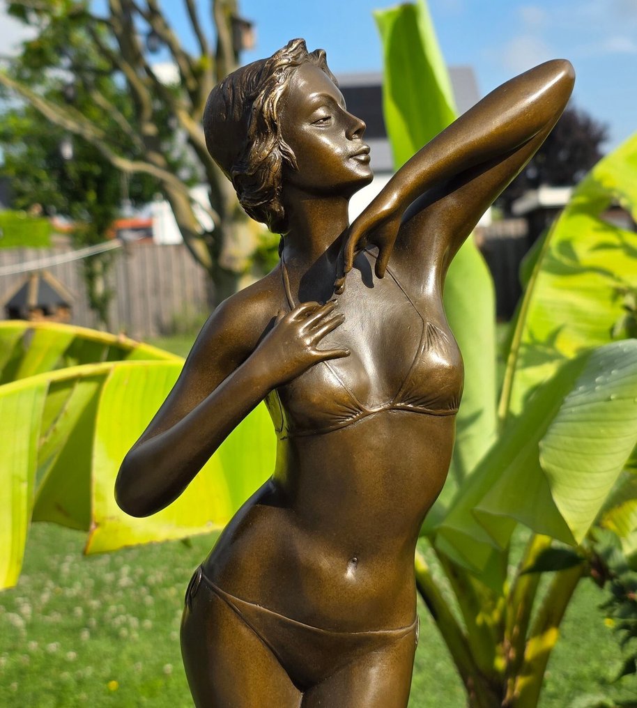 Statue, XL Bronze: Lady in Bikini - 58 cm - Bronze, Marble #1.0