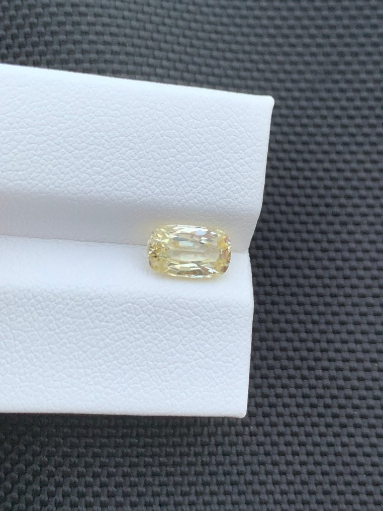 Zonder minimumprijs - 1 pcs Geel Saffier - 1.96 ct - nternational Colored Gemstone Association (ICA GemLab) #1.0