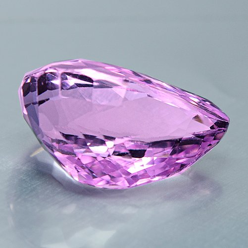 Rosa Kunzite  - 30.18 ct - International Gemological Institute (IGI) #2.1