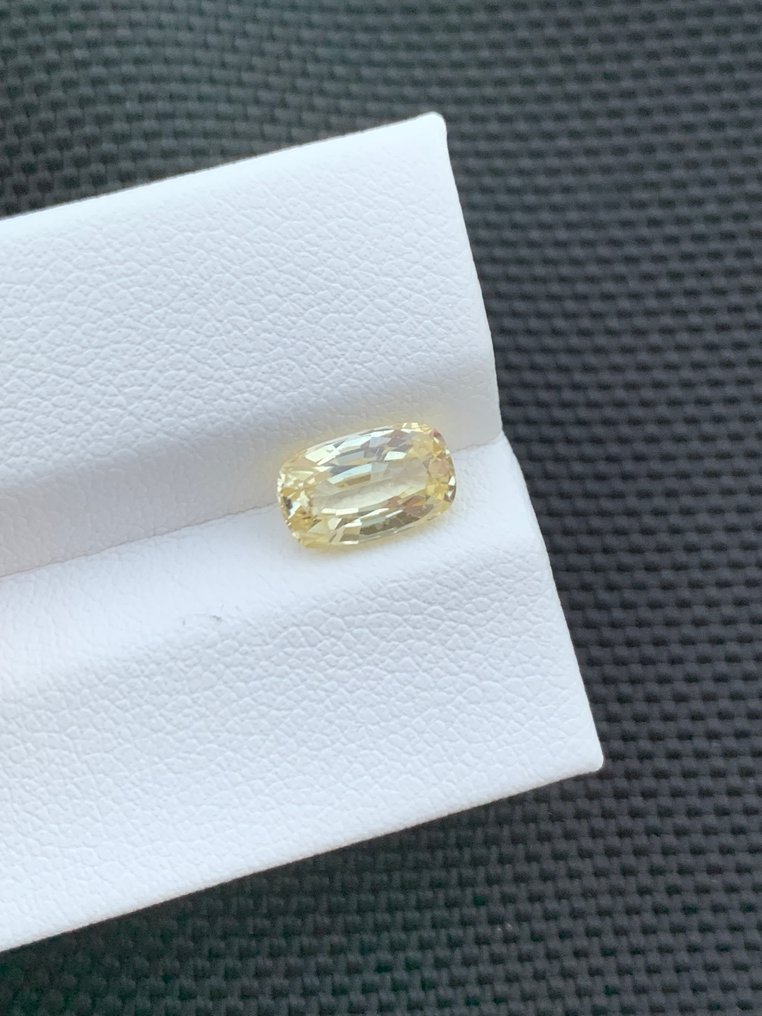 Zonder minimumprijs - 1 pcs Geel Saffier - 1.96 ct - nternational Colored Gemstone Association (ICA GemLab) #4.3