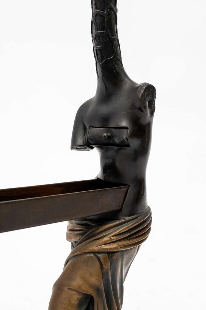 Salvador Dali (1904-1989) - 雕塑, Venus à la giraffe - 57 cm - 铜绿青铜, 黄铜色 #1.0