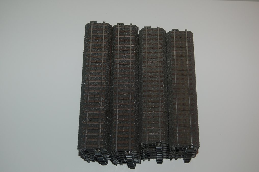 Märklin H0 - 24172/24188 - 模型火車軌道 (40) - 40x 右侧的 C-Rail #3.2