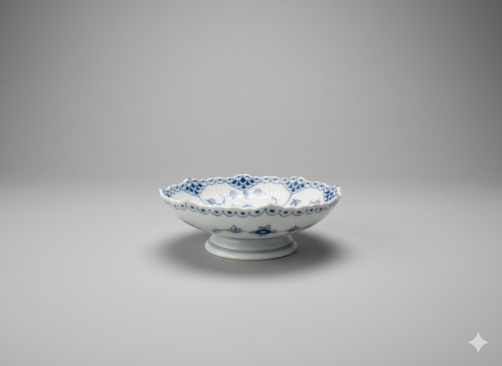 Royal Copenhagen - 大盘子 - 1/511 - 瓷 - Blue Fluted Full Lace #1.0