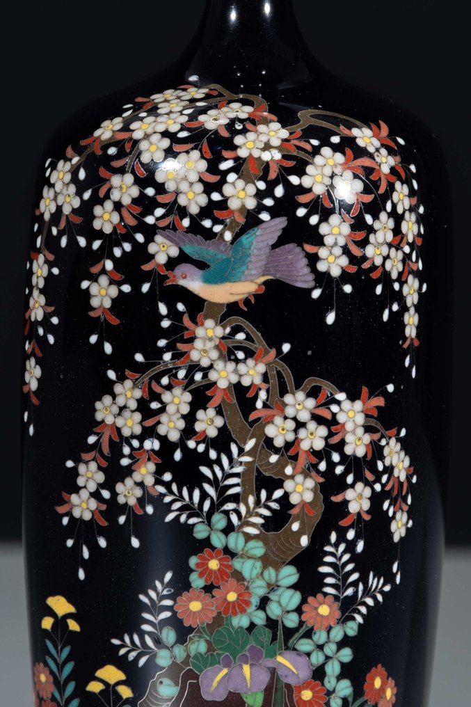 Vaso - Smalto, A dark blue cloisonné square vase with bird and floral motifs - Signed - Giappone - Meiji period (late 19th century) #1.0