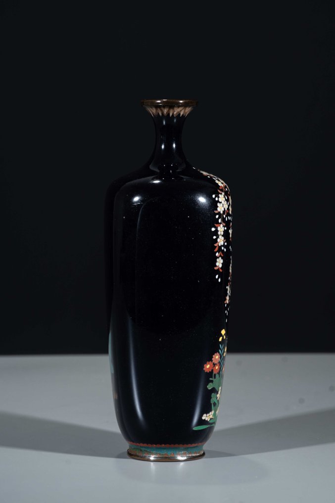 Vaso - Smalto, A dark blue cloisonné square vase with bird and floral motifs - Signed - Giappone - Meiji period (late 19th century) #4.3