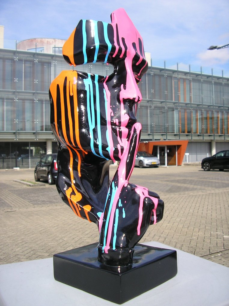 Skulptur, THE WHISPERER COLORFUL SPLASH BLACK XXL 42 CM !! : THE SOUND OF SILENCE : SILENCIO POR FAVOR - XXL : - 42 cm - Meget tyk kunstharpasta: Øjefanger #1.0