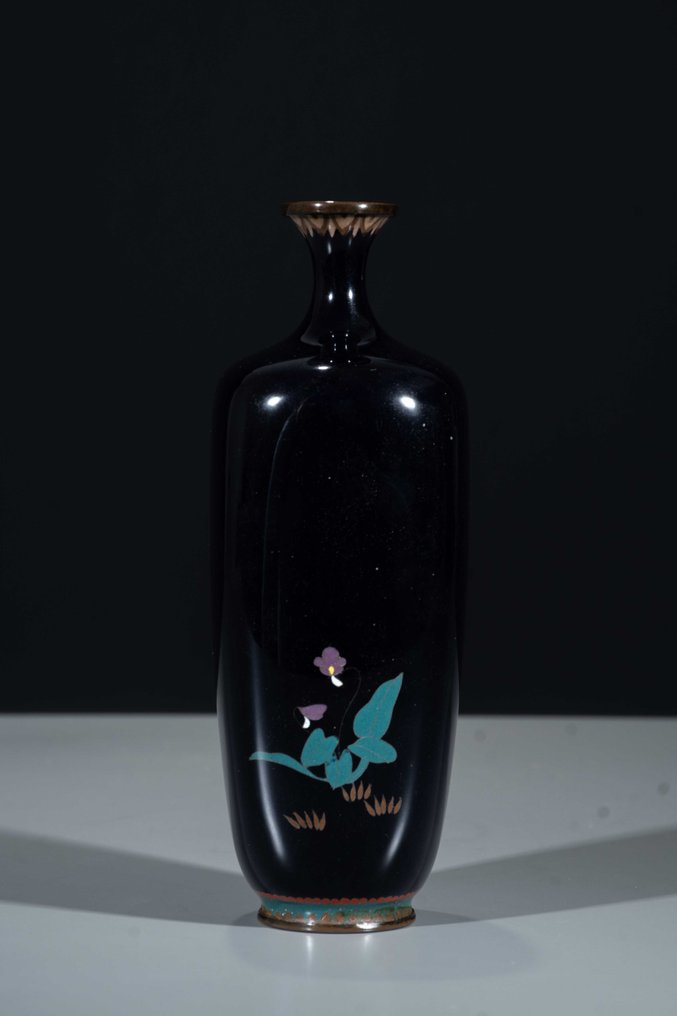 Vaso - Smalto, A dark blue cloisonné square vase with bird and floral motifs - Signed - Giappone - Meiji period (late 19th century) #3.2