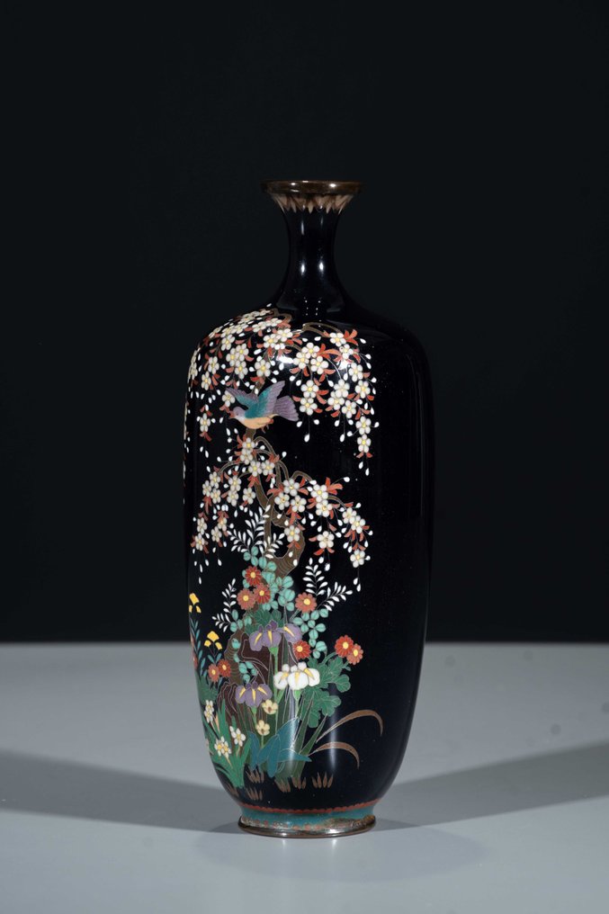 Vaso - Smalto, A dark blue cloisonné square vase with bird and floral motifs - Signed - Giappone - Meiji period (late 19th century) #2.1