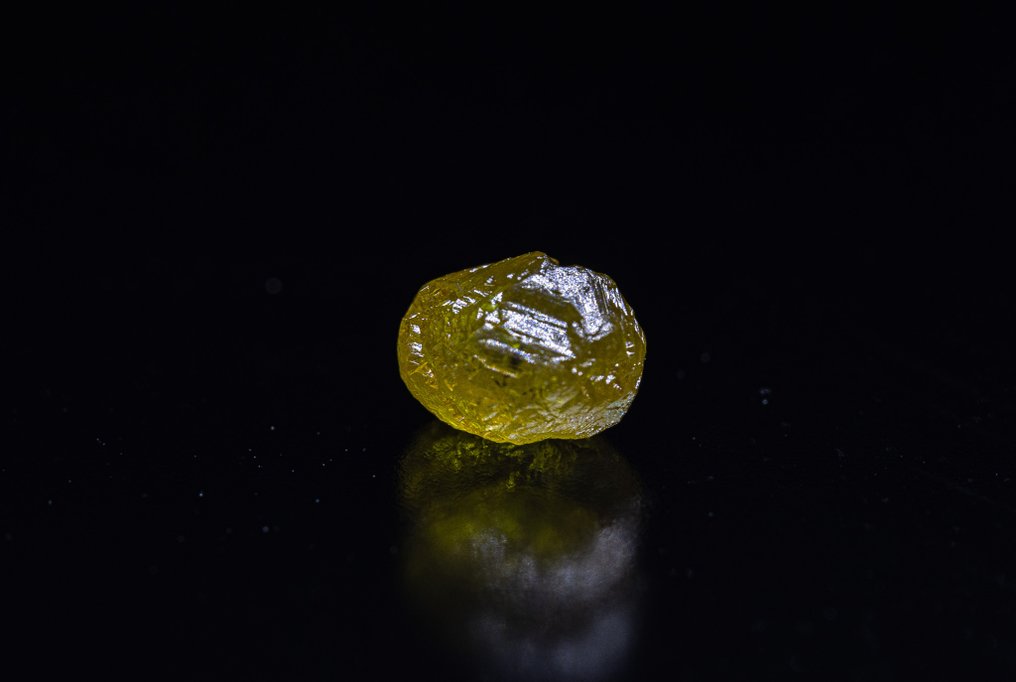 RAREST Intense Yellow Raw Diamond – 0.41 ct – India – EXCEPTIONAL COLOR No reserve price - Height: 4 mm - Width: 3.5 mm- 0.08 g - (1) #1.0