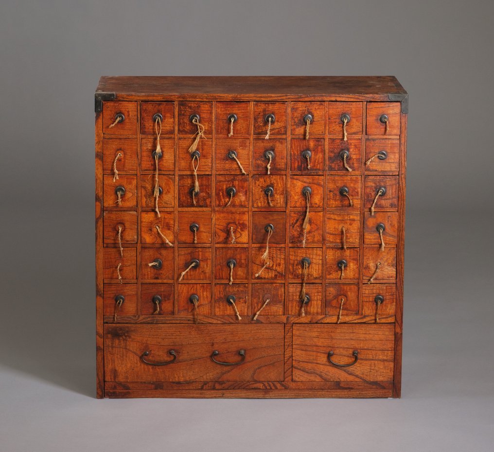 ντουλάπι φαρμακείου - Ξύλο Keayaki, Σίδερο - Ιαπωνία - Δεύτερο μισό της περιόδου Edo (πρώτο μισό του 19ου αιώνα). #1.0