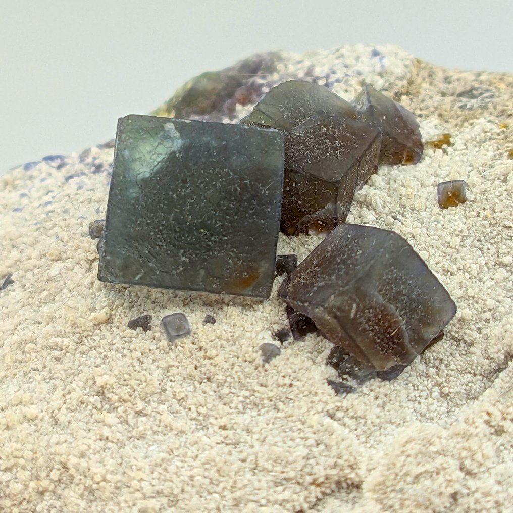 ΠΥΡΙΤΙΟ ΠΡΑΣΙΝΟ Κύβιος με ΠΥΡΙΤΙΟ ΜΩΒ Κρύσταλλοι στη μήτρα - Ύψος: 114 mm - Πλάτος: 76 mm- 195 g #1.0