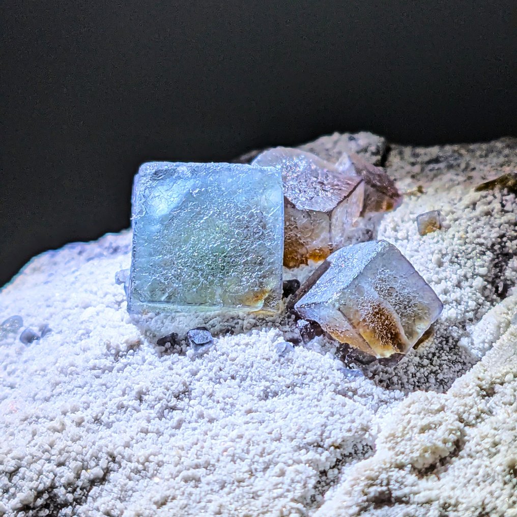 ΠΥΡΙΤΙΟ ΠΡΑΣΙΝΟ Κύβιος με ΠΥΡΙΤΙΟ ΜΩΒ Κρύσταλλοι στη μήτρα - Ύψος: 114 mm - Πλάτος: 76 mm- 195 g #1.0