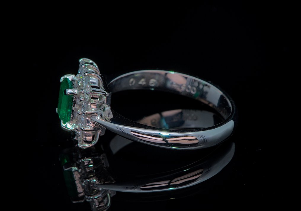 Ring Platinum - 0.95ct. tw. Emerald - Diamond - Colombian Emerald #4.3