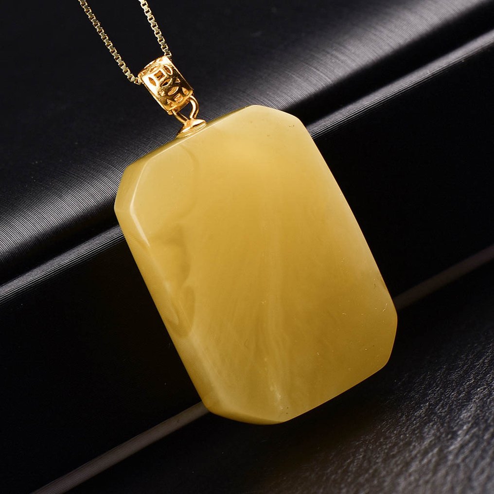 ALGT Certified - Large and Highly Exclusive Natural Amber Pendant - An intense color that immediately draws the eye- 5.4 g #4.3